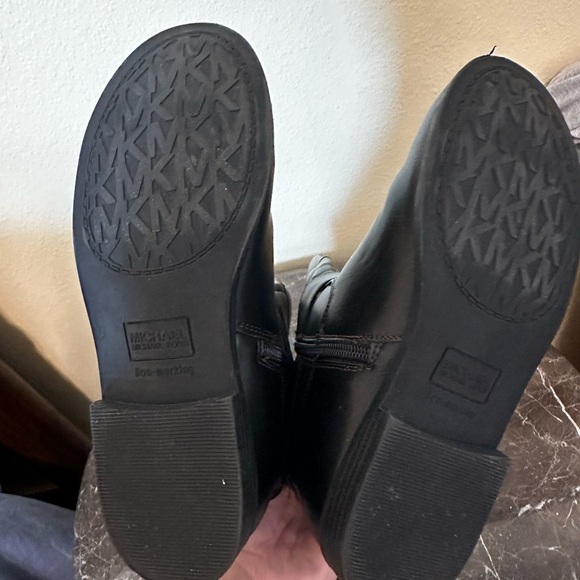 Micheal Kors leather winter boots - Picture 8 of 9